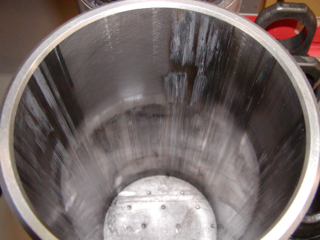 360 degree scuffing on piston skirt | Highway & Heavy Parts